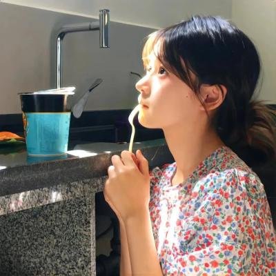 飘动的红丝带